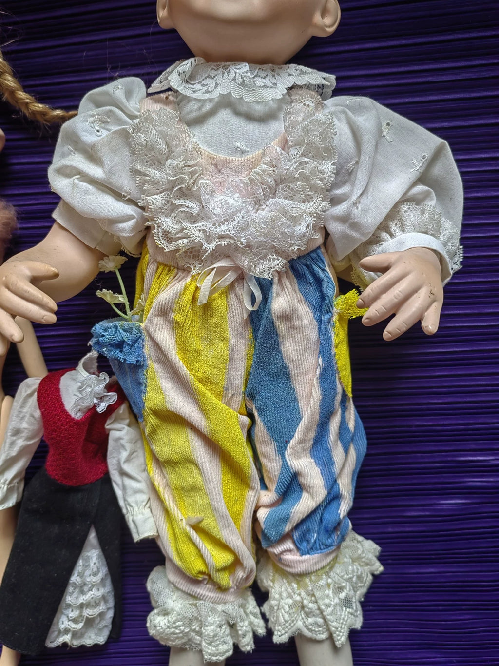 210926-toy-65 Antique ceramic dolls found missing from packaging
