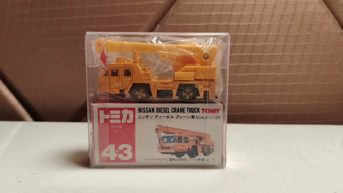 150926-toy-101 TOMICA 43 NISSAN DIESEL CRANE TRUCK