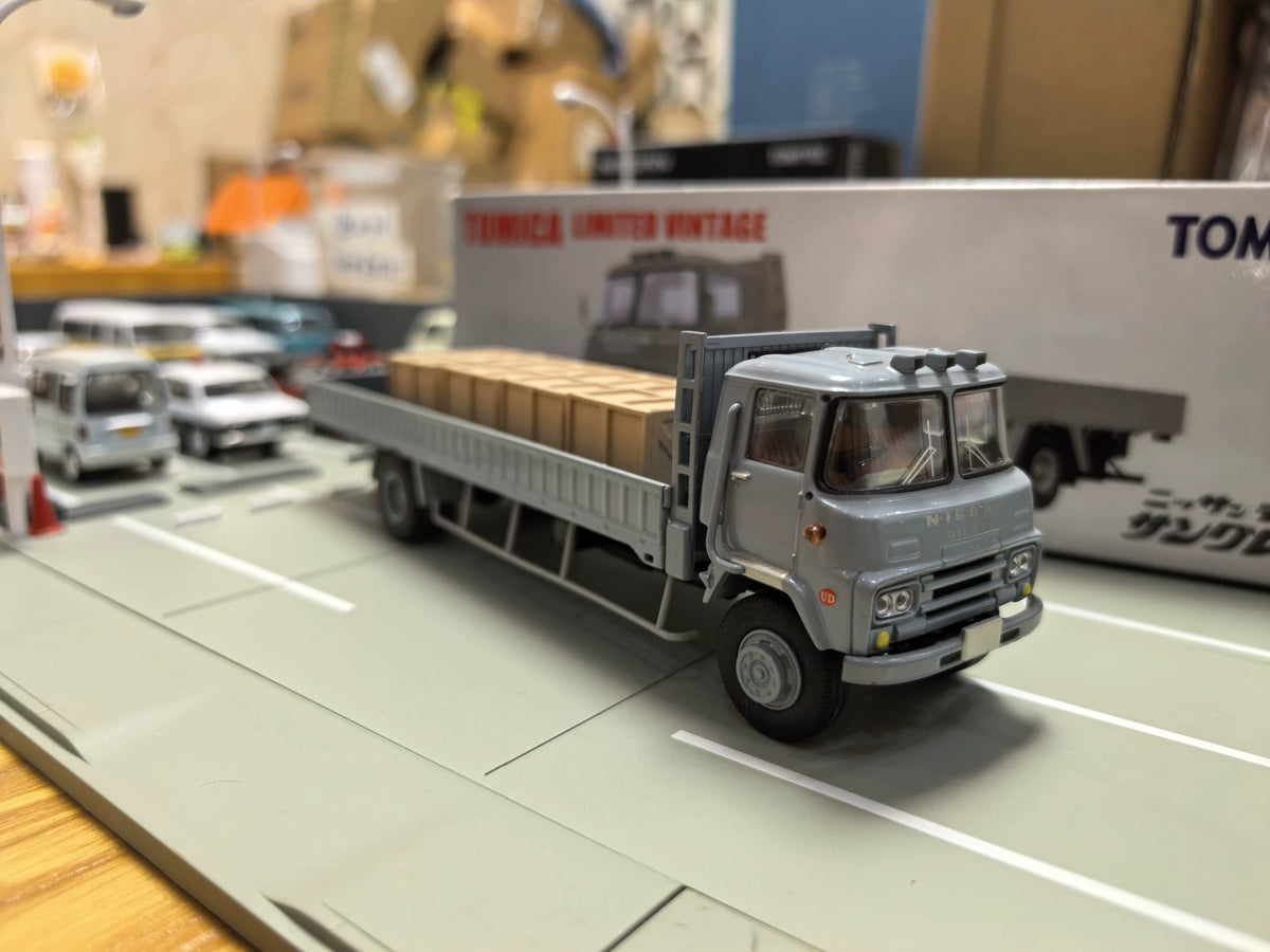 260926-toy-82 Tomica Limited Vintage TLV LV-108a Truck Tommy 1/64