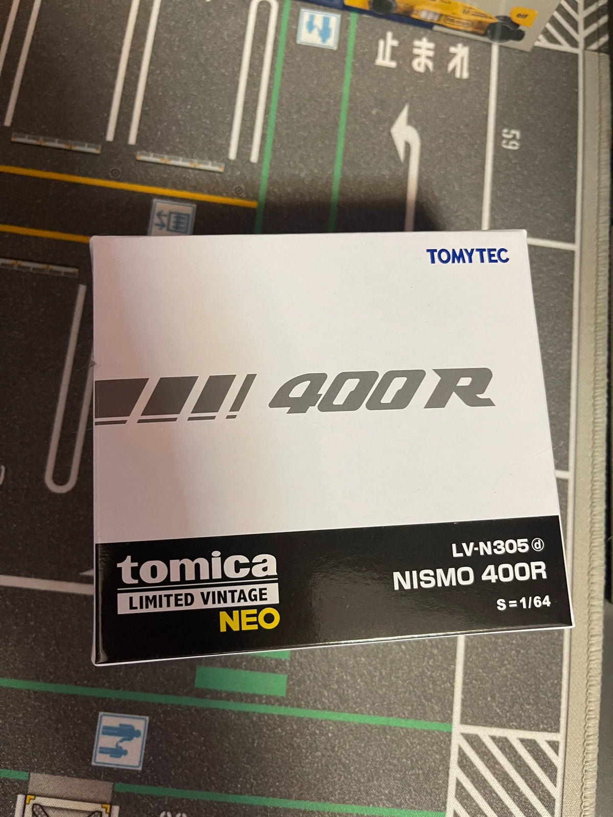 250926-toy-13 Tomica Limited Vintage NEO NISMO 400R 1/64 Alloy Car Model LV-N305d White