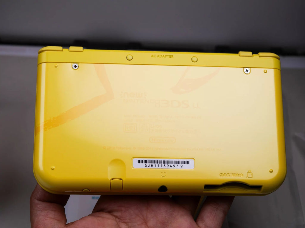 Nintendo new3ds ll handheld phone, new big three Pikachu limited edition, all original code, not cracked, color as shown in the picture, the box is complete, the whole is close to the new machine, figure 9 flaws, other no damage, the screen is not