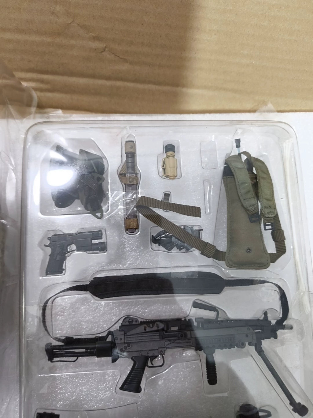 161026-toy-14 hottoys military out-of-print M249 machine gunner unpacked and undispl Used