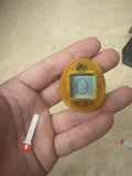 200926-toy-20 Tamagotchi Bandai Jurassic World Top Song yellow with original chain normal funct No Box