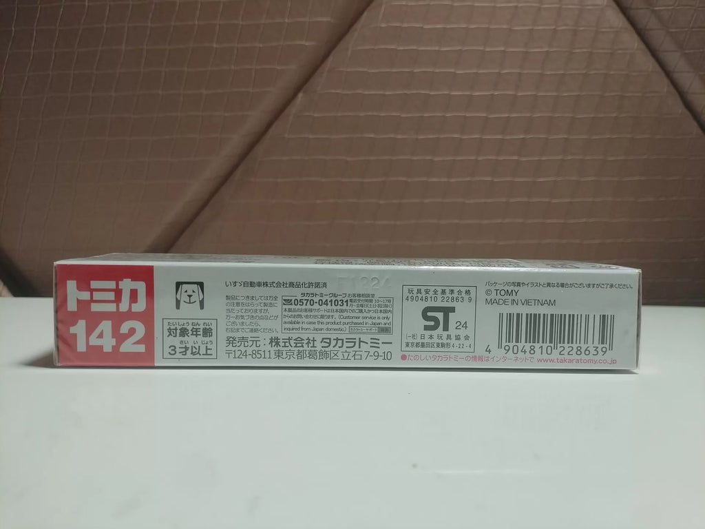 150926-toy-43 Tomica out-of-print long box No. 142 Isuzu GIGA heavy machinery truck Isuzu GIGA heavy construction machine transport