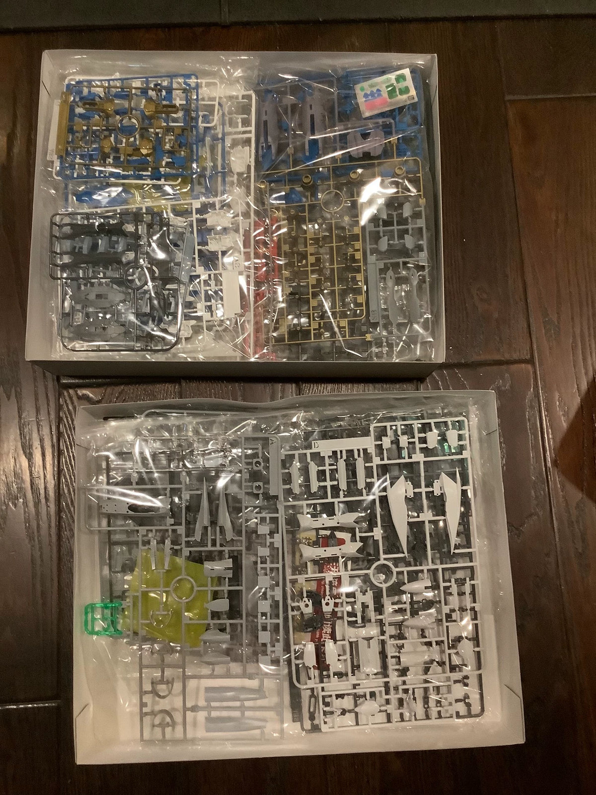 290926-toy-1 Bandai Two boxes of the macross frontier Battlestar mg model are brand and co New