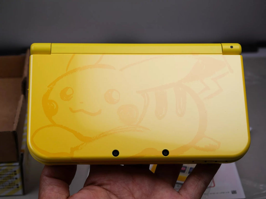 Nintendo new3ds ll handheld phone, new big three Pikachu limited edition, all original code, not cracked, color as shown in the picture, the box is complete, the whole is close to the new machine, figure 9 flaws, other no damage, the screen is not