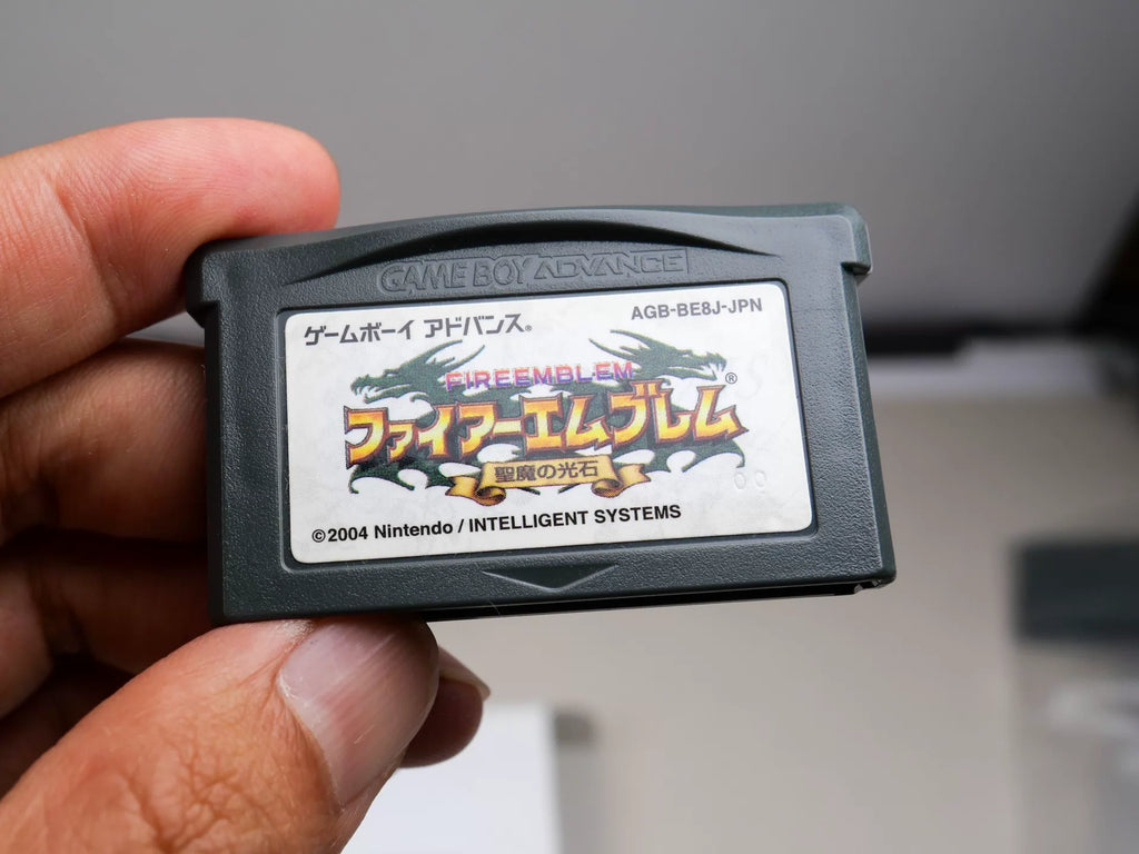 120926-toy-41 GBA game, flame emblem, holy devil light stone, original genuine, color as shown in the picture, box said to be full, medieval fine, card chip memory, normal function, free shipping transparent protective box.