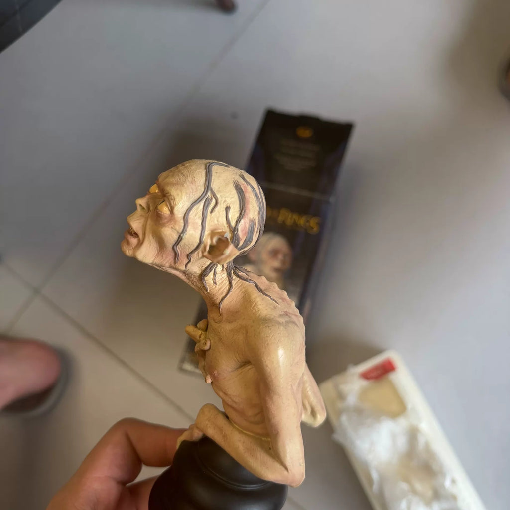 031026-toy-51 sideshow weta Lord of the Rings Gollum statue 1/6 scale ssw bust