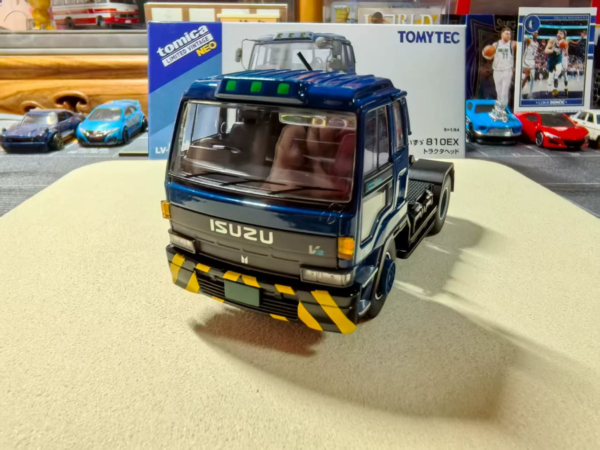 260926-toy-7 Tomica Limited Vintage TOMYTEC Isuzu 810EX towhead 1/64 alloy model TLV-N347a
