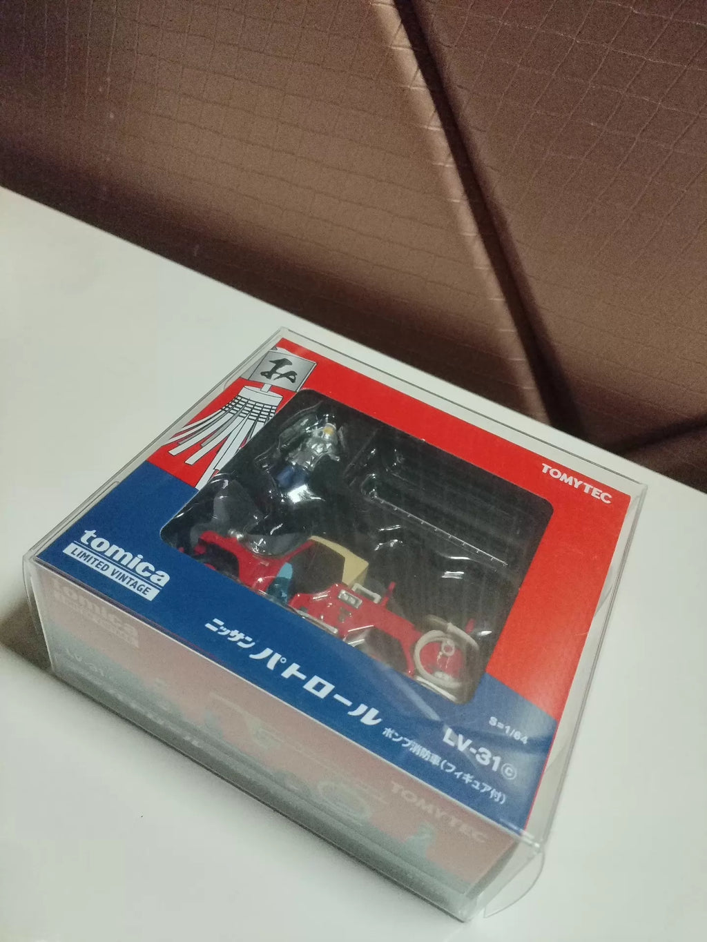 150926-toy-36 TOMYTEC TLV-31C Nissan Patrol Pumper Fire Truck (Figure included)