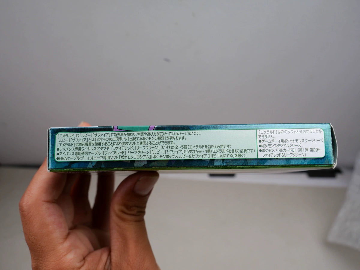 120926-toy-38 GBA game, Pokemon, Emerald, original Japanese card tape, color as shown in the picture, box said yes, with communicator, incomplete paper, some damage to the box, normal and archive, transparent protective box shipped.