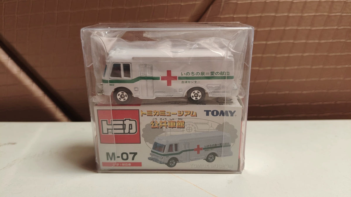 150926-toy-3 TOMICA Tomy exhibition special note Museum series M-07 Isuzu blood donation vehicle Isuzu bus