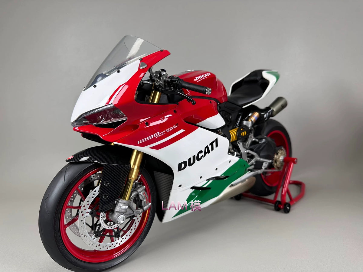 131026-toy-1 Pocher 1/4 Ducati 1299R FINAL EOITION+modification screws+full vehicle