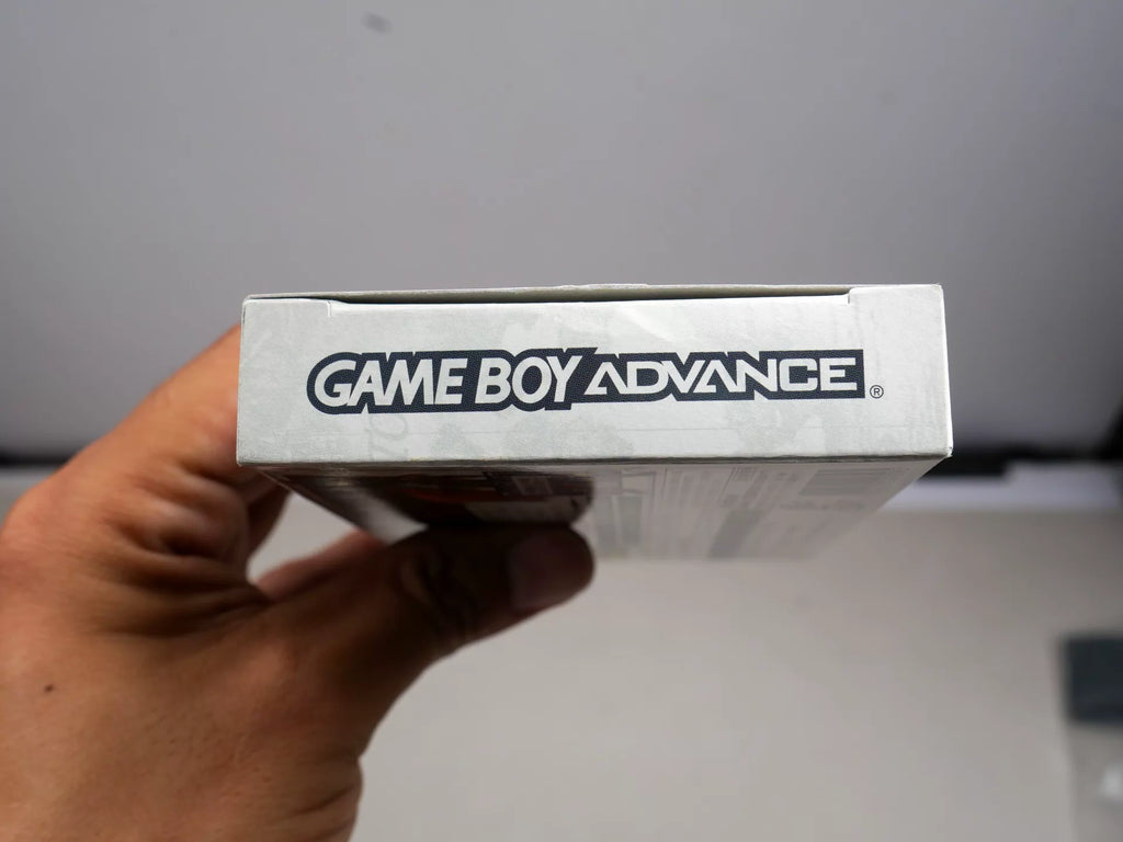 120926-toy-41 GBA game, flame emblem, holy devil light stone, original genuine, color as shown in the picture, box said to be full, medieval fine, card chip memory, normal function, free shipping transparent protective box.