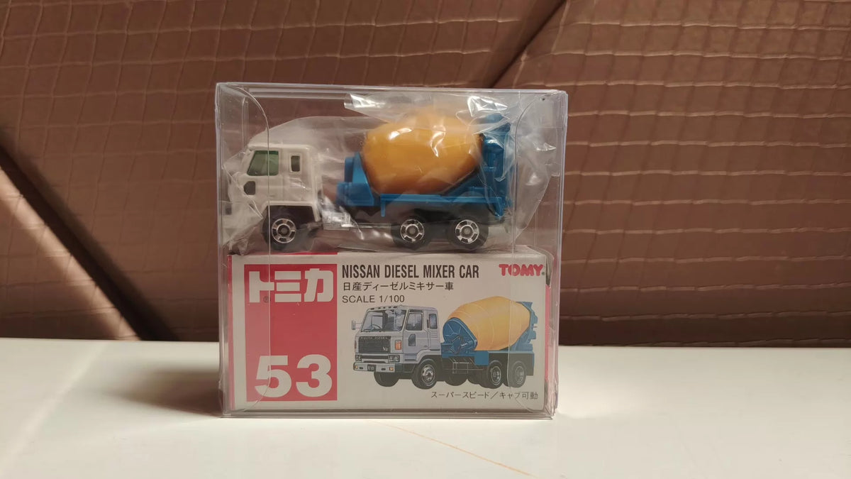 150926-toy-22 Tomica out-of-print red and white box old red label No. 53 Nissan cement mixer car