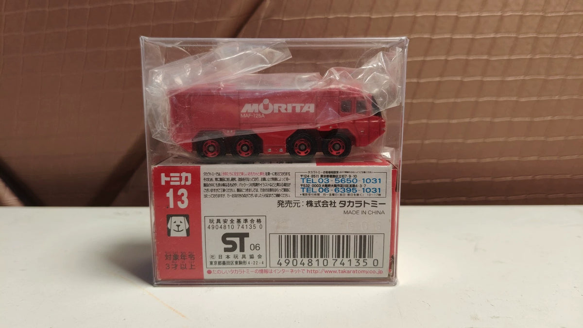 150926-toy-129 TOMICA 13 MORITA AIRPORT CRASH TENDER MAF-125A