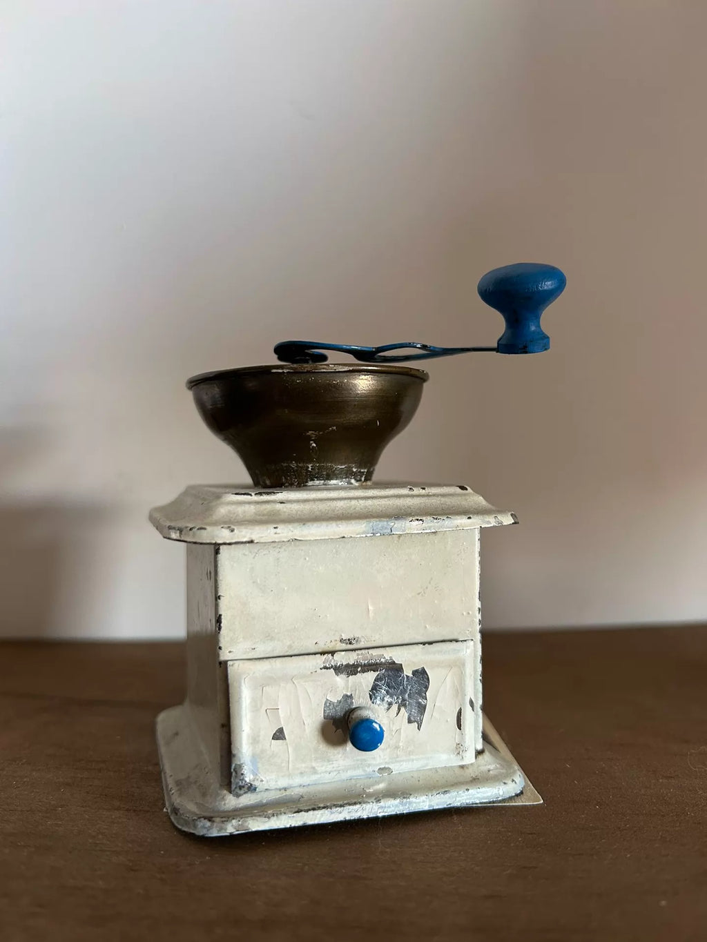 200926-toy-39 Antique coffee bean grinder miniature