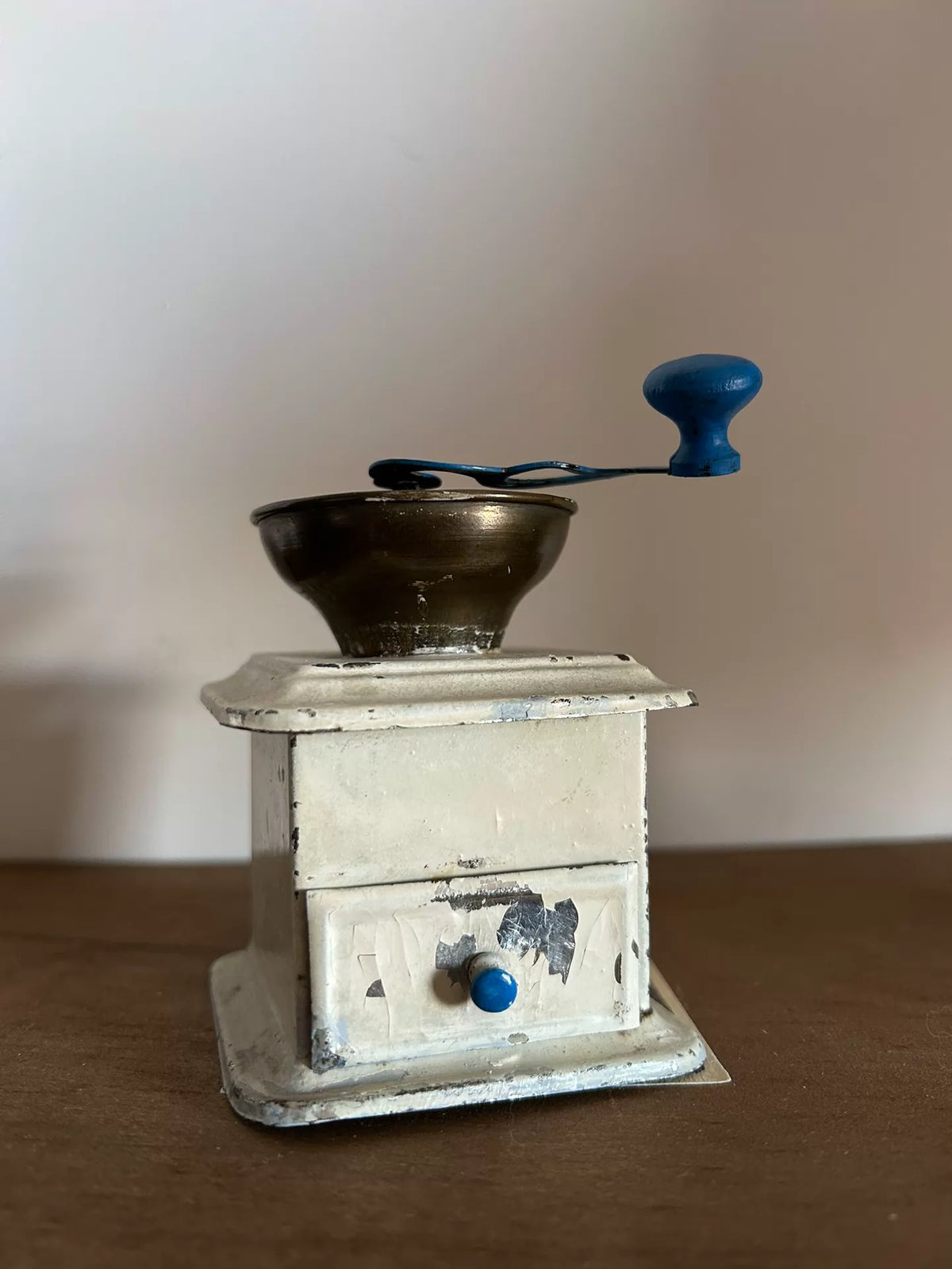 200926-toy-39 Antique coffee bean grinder miniature
