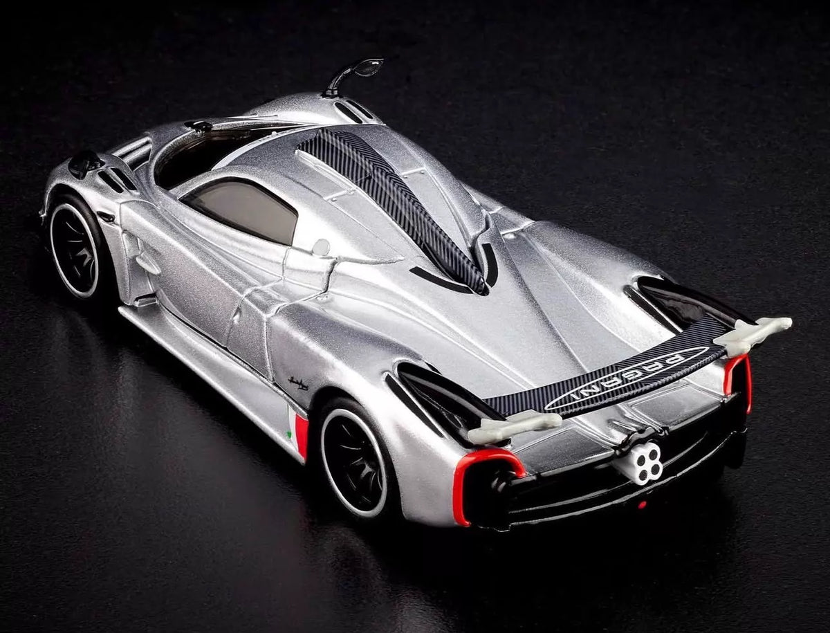 200926-toy-68 Hot Wheels RLC Exclusive 21 Pagani Huayra Silver Front Cover Detachable Crystal Coffi