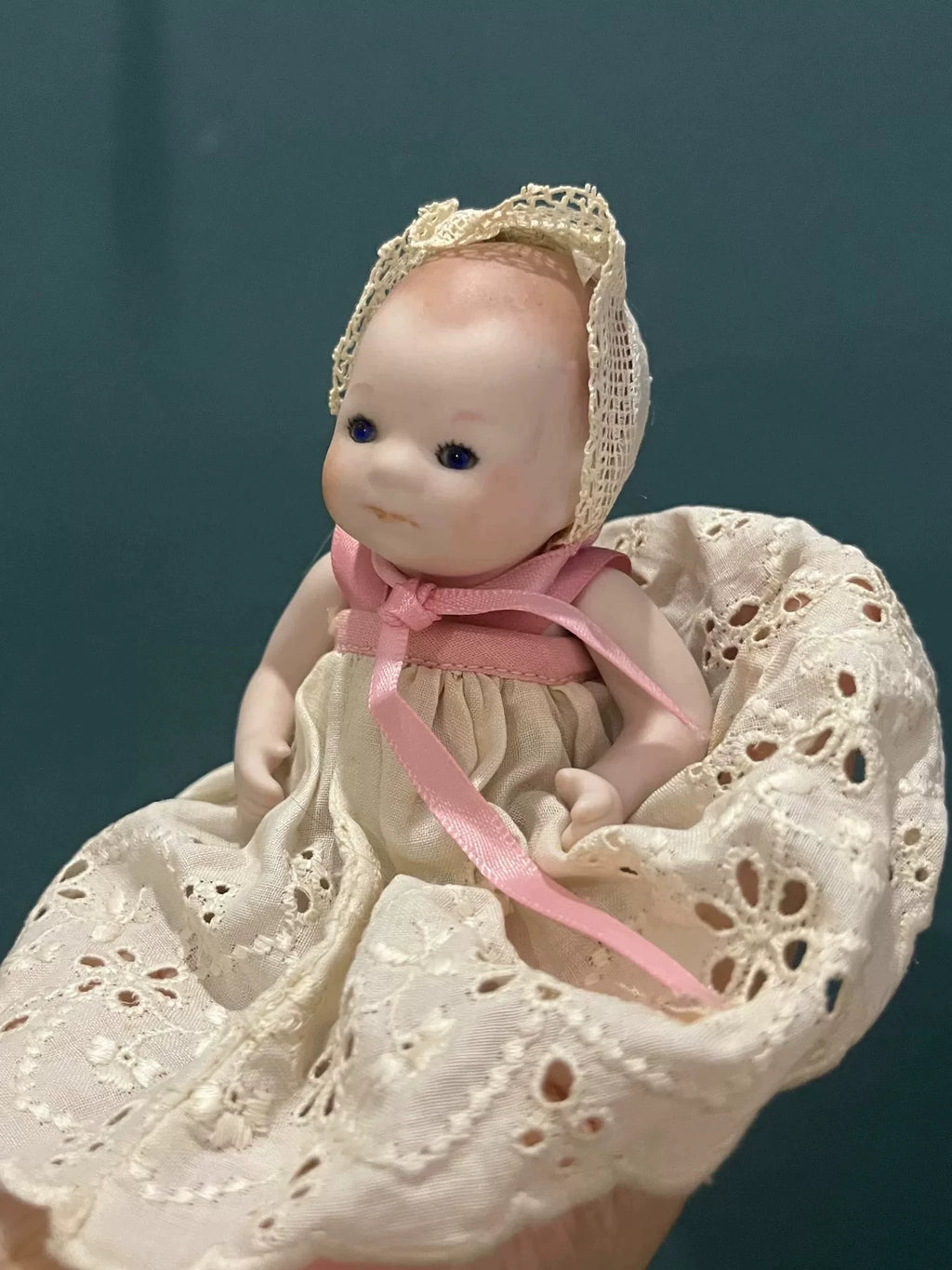 300926-toy-24 Japanese Antique Doll Full Porcelain Knuckle Frozen Leg