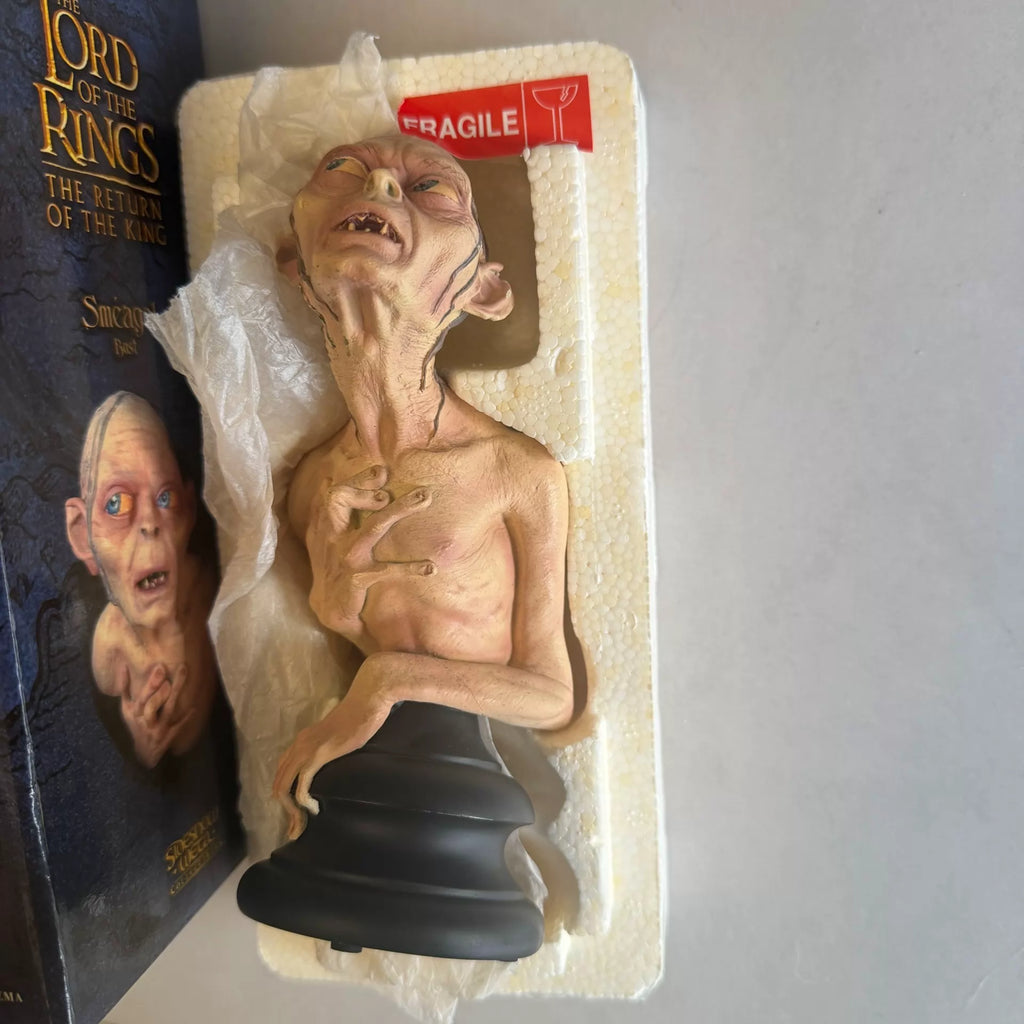 031026-toy-51 sideshow weta Lord of the Rings Gollum statue 1/6 scale ssw bust