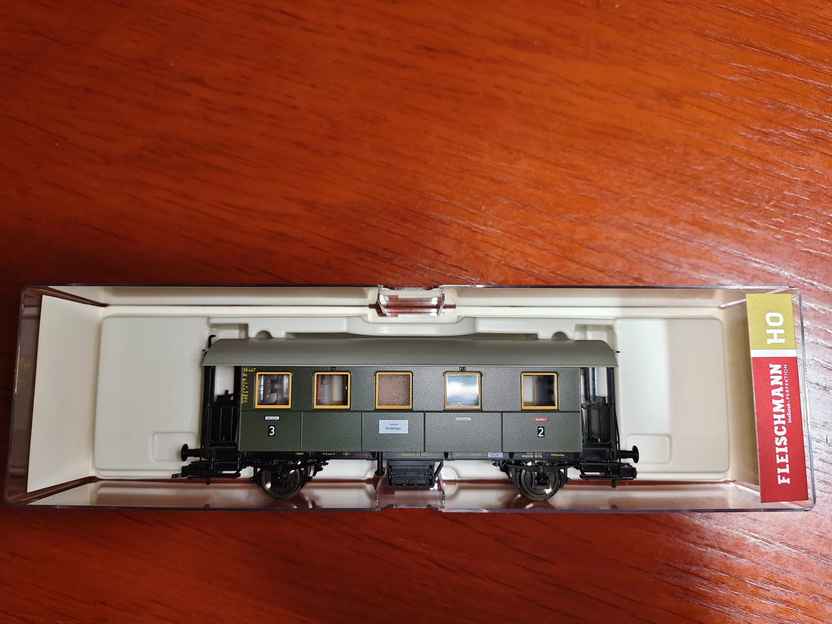 051026-toy-2 Fleischmann two-axle bus 1 section HO proportion