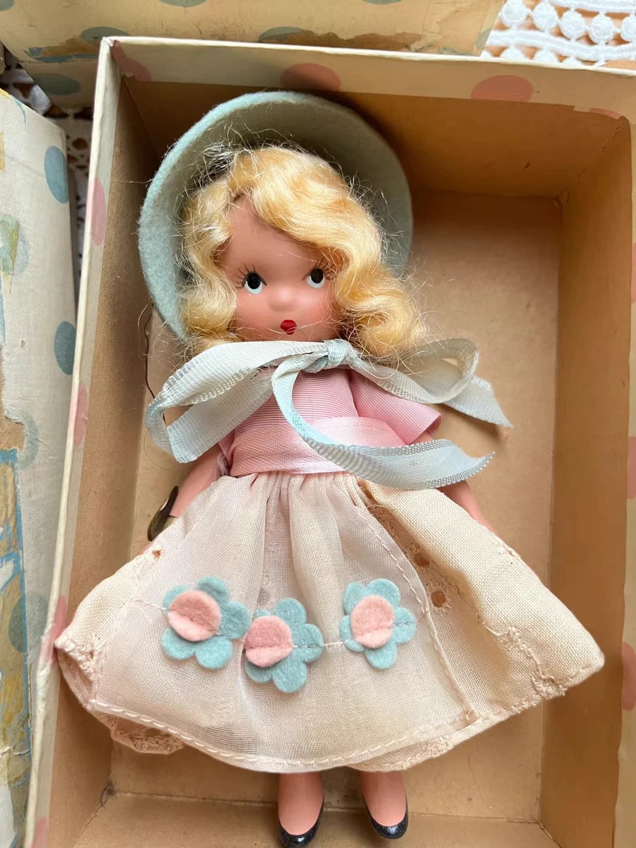 081026-toy-30 nancy ann storybook bisque dolls