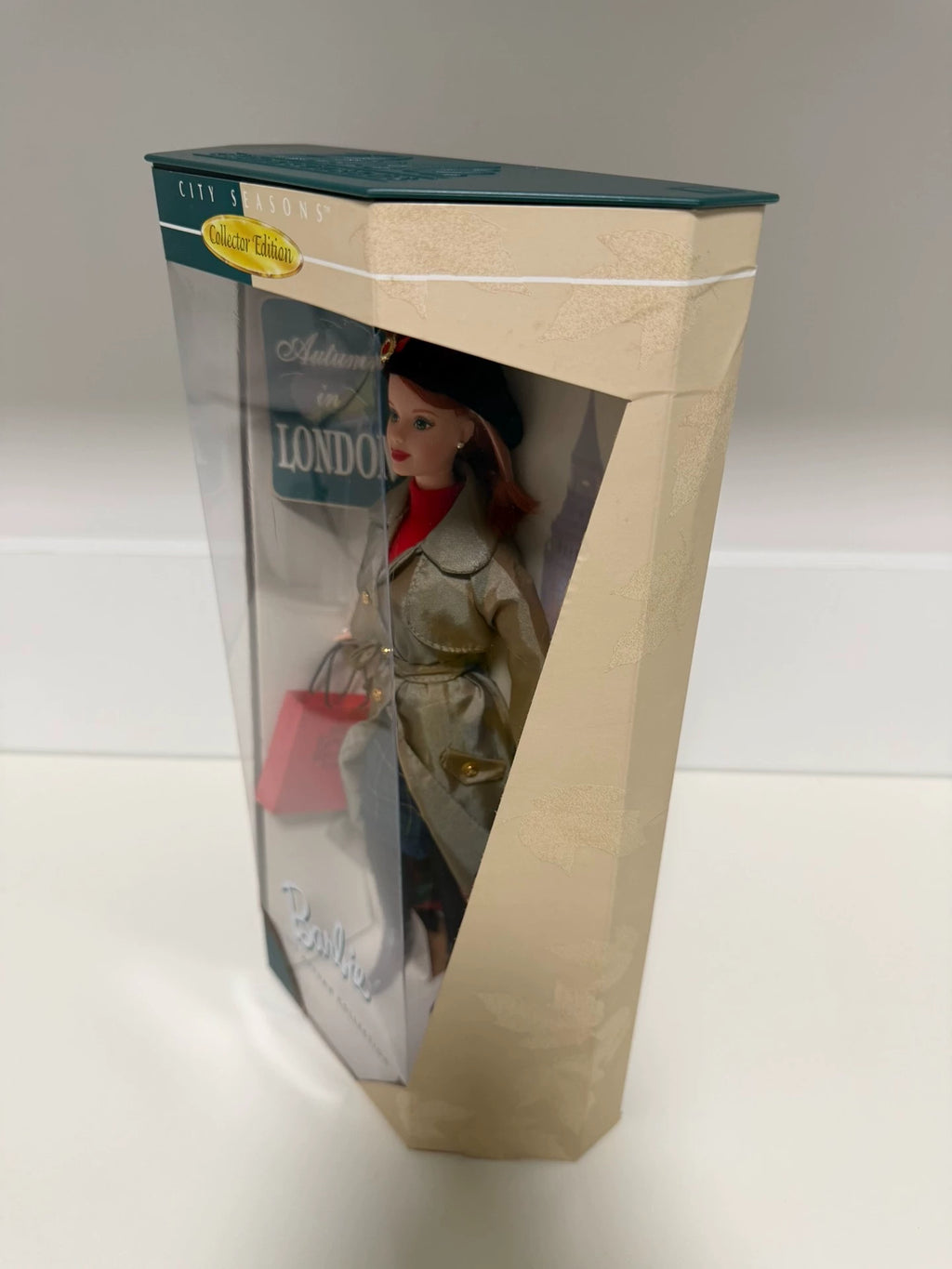 180926-toy-13 Barbie Autumn London out-of-print collector's edition in