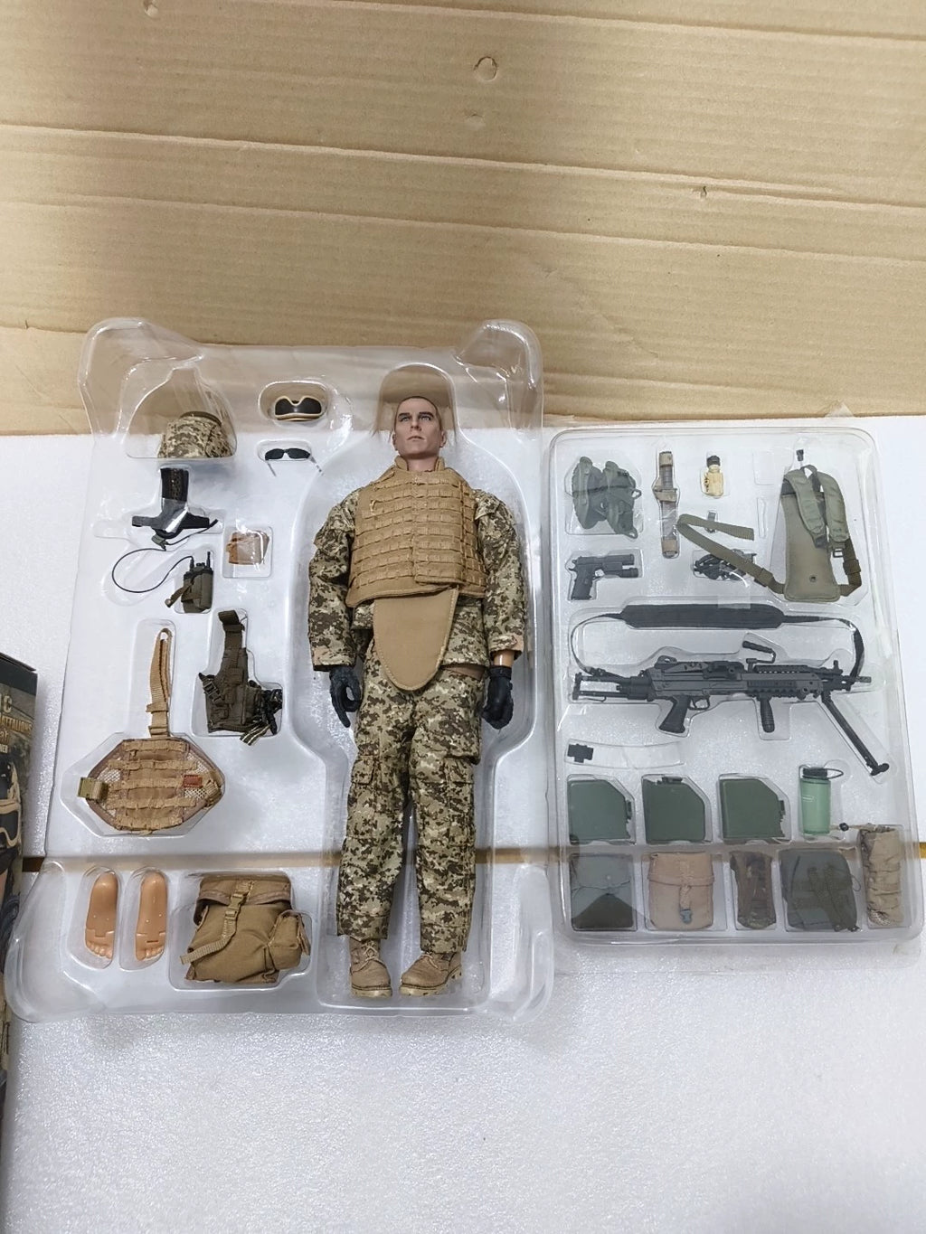 161026-toy-14 hottoys military out-of-print M249 machine gunner unpacked and undispl Used