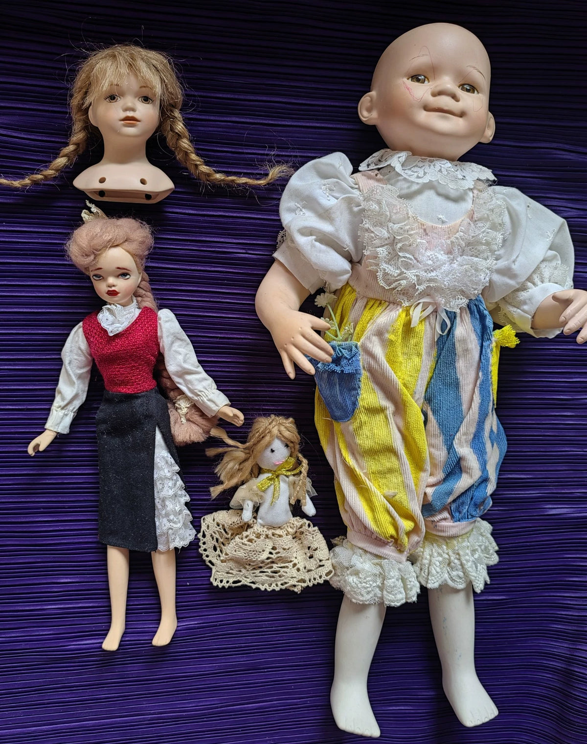 210926-toy-65 Antique ceramic dolls found missing from packaging