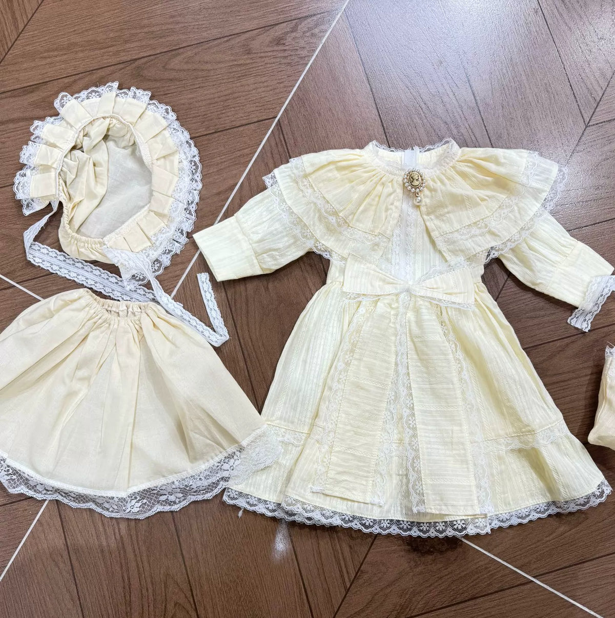 210926-toy-58 Antique Ceramic Doll German Centennial Soup Clothes