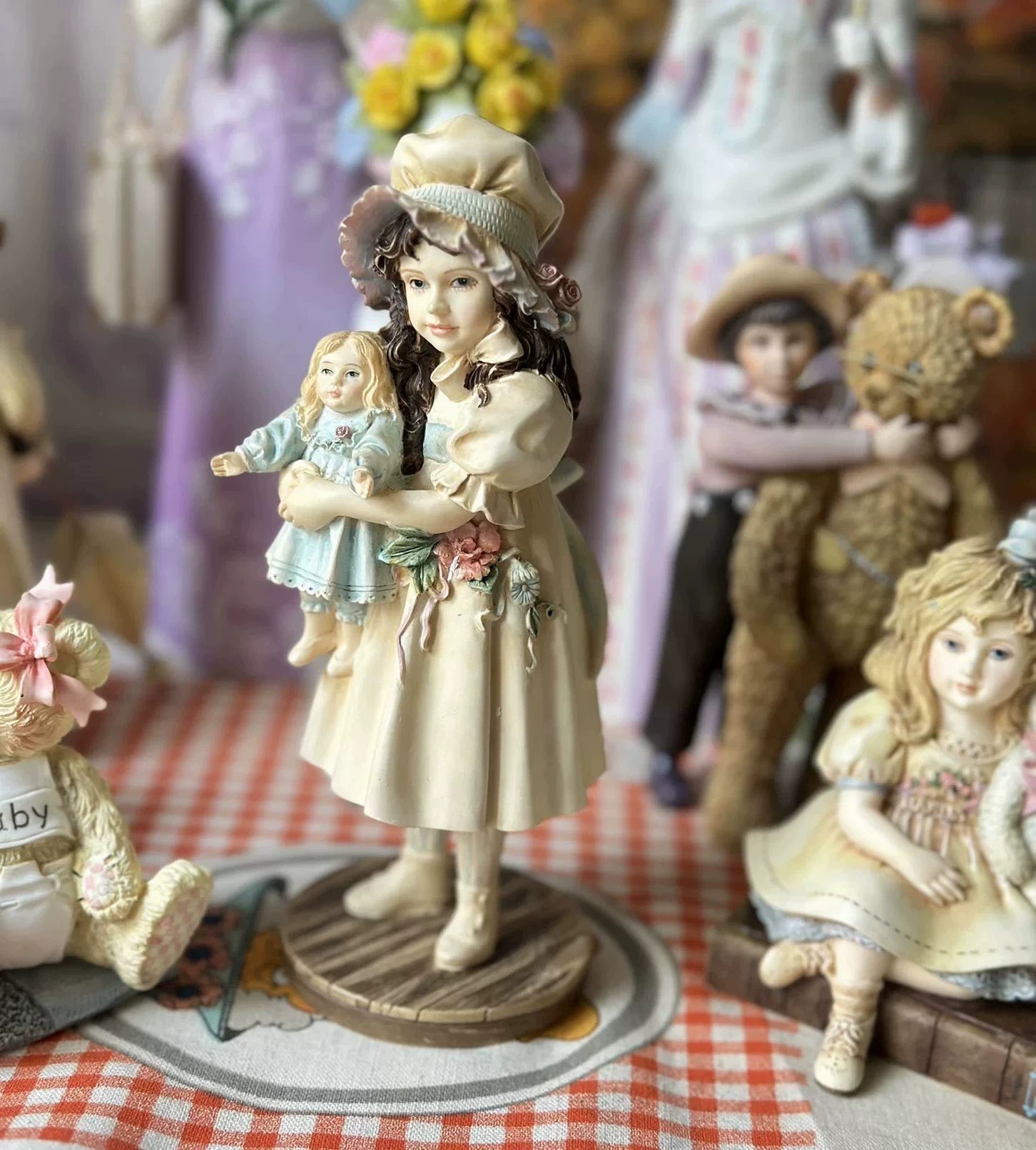 040926-doll-1 Antique Strong Soup Doll Victorian Style Little Girl Resin Ornaments