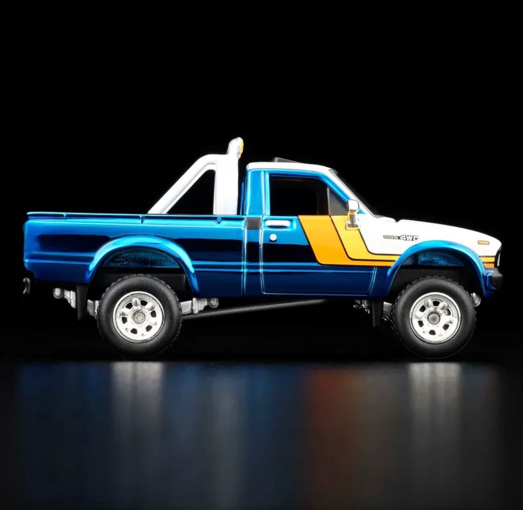 250926-toy-56 Hot Wheels RLC series Toyota SR5 4WD pickup alloy material 1/64 scale blue with white 1981