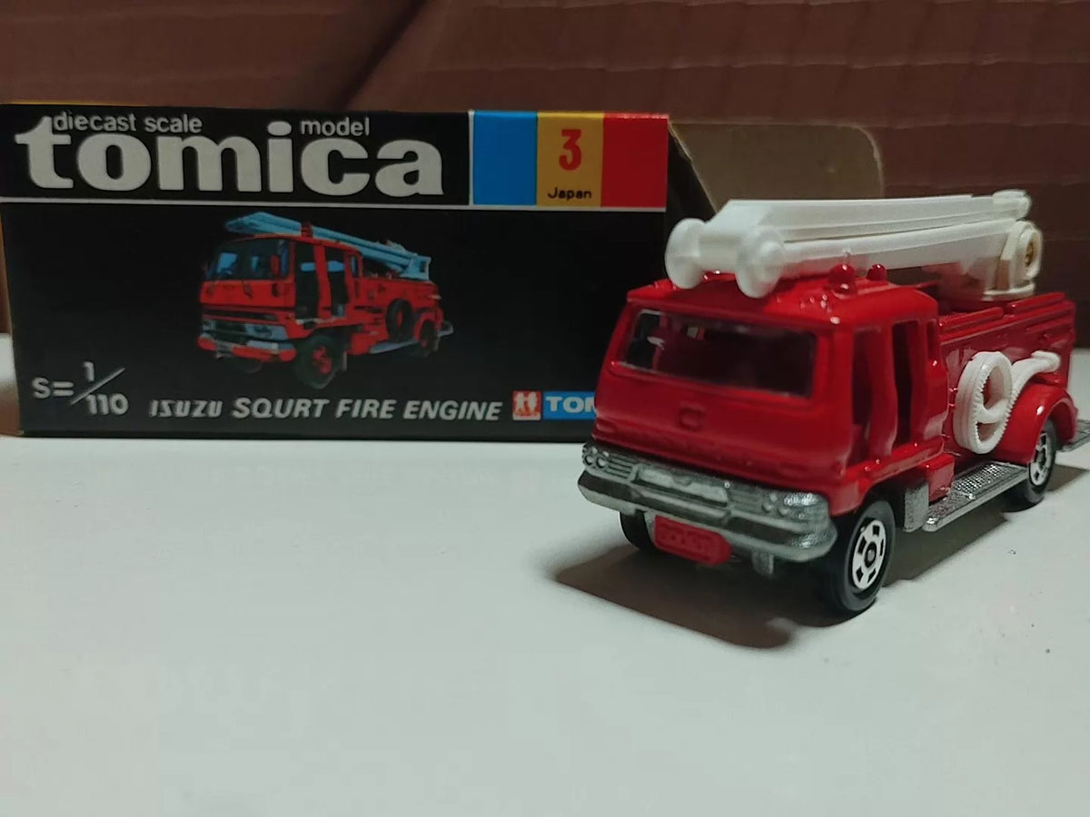 150926-toy-110 TOMICA 3 ISUZU SQURT FIRE ENGINE