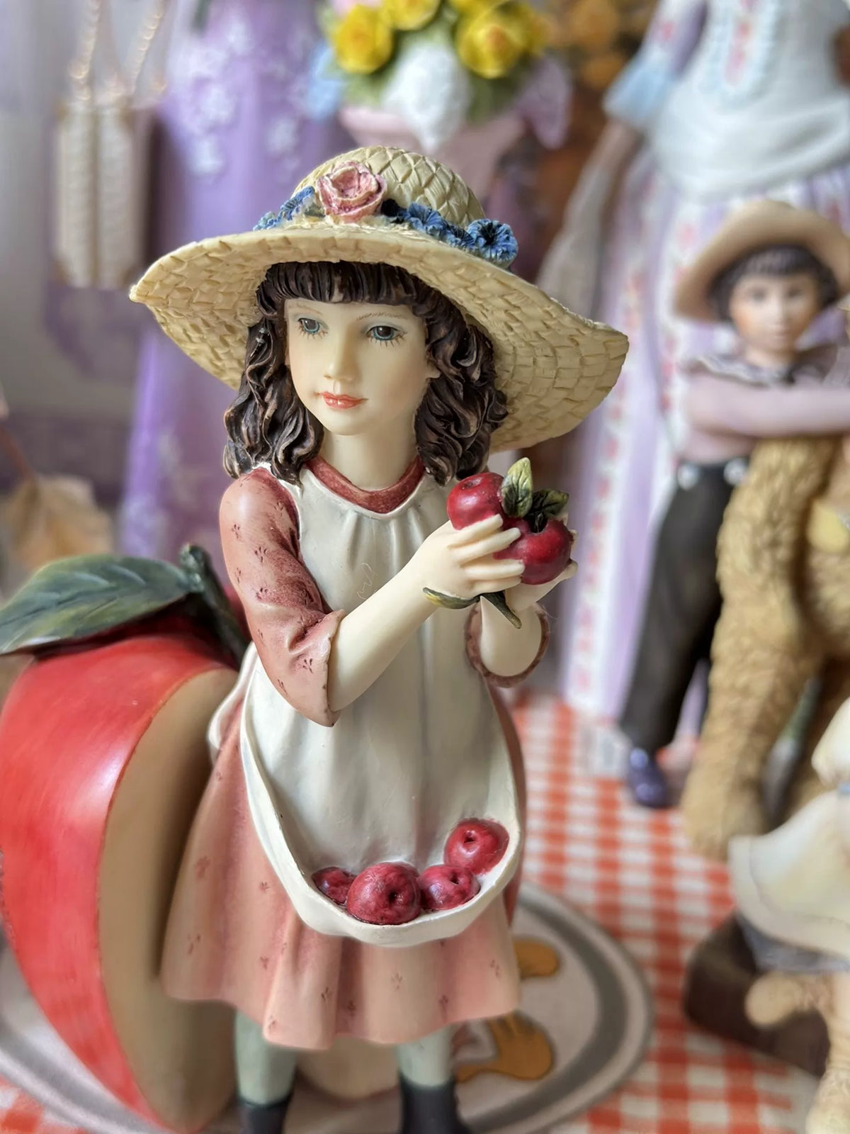 040926-doll-1 Antique Strong Soup Doll Victorian Style Little Girl Resin Ornaments