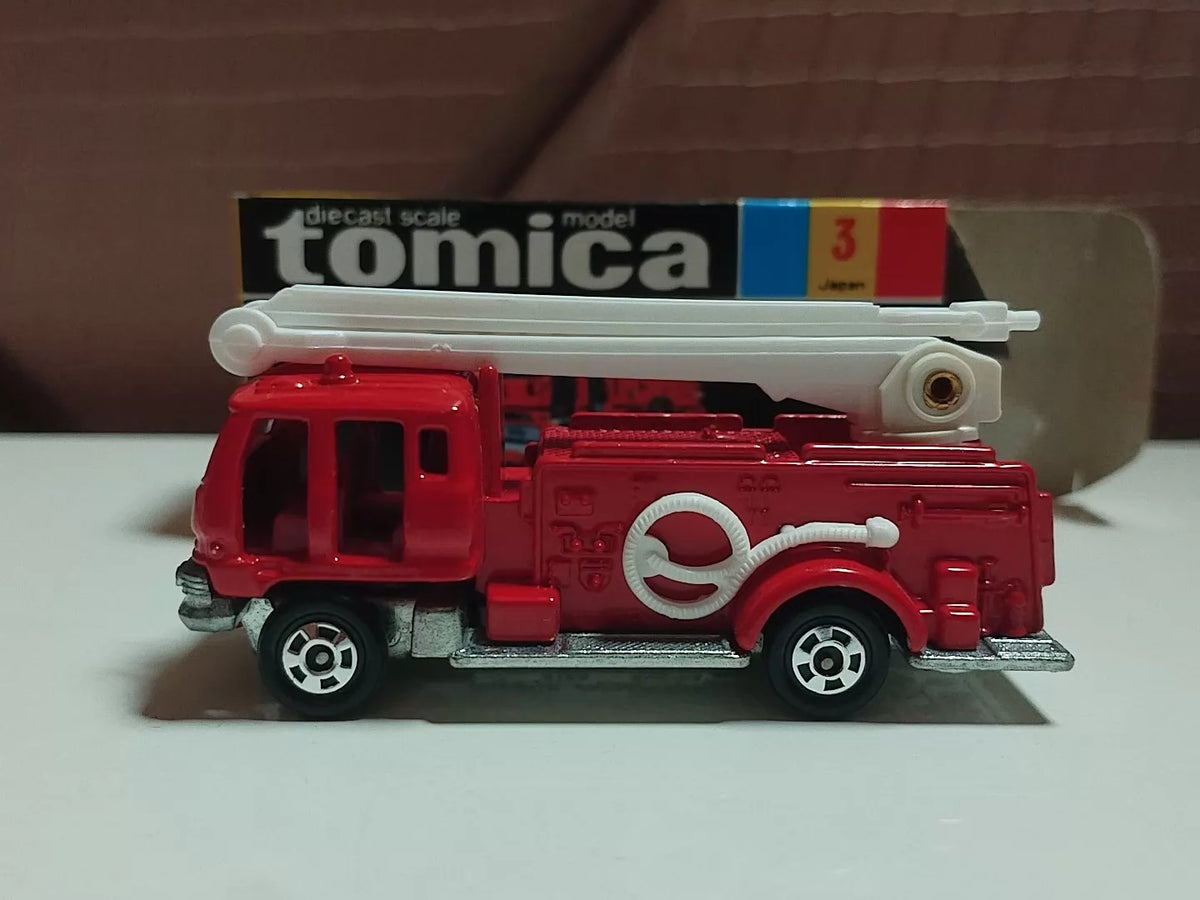 150926-toy-110 TOMICA 3 ISUZU SQURT FIRE ENGINE