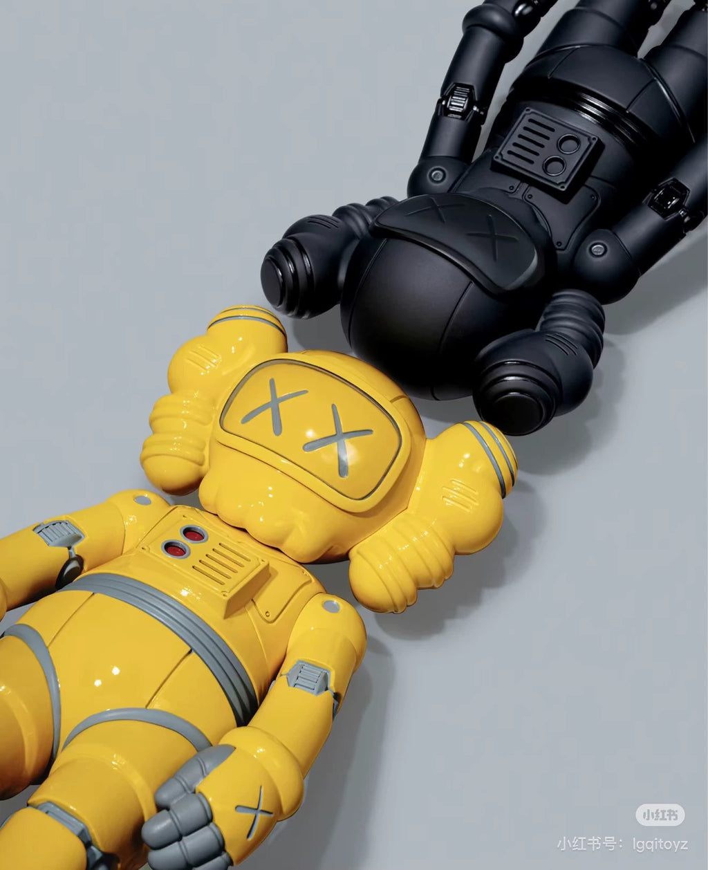 071026-toy-4 KAWS HOLIDAY Hangzhou station purchasing agent channel supports inspec New