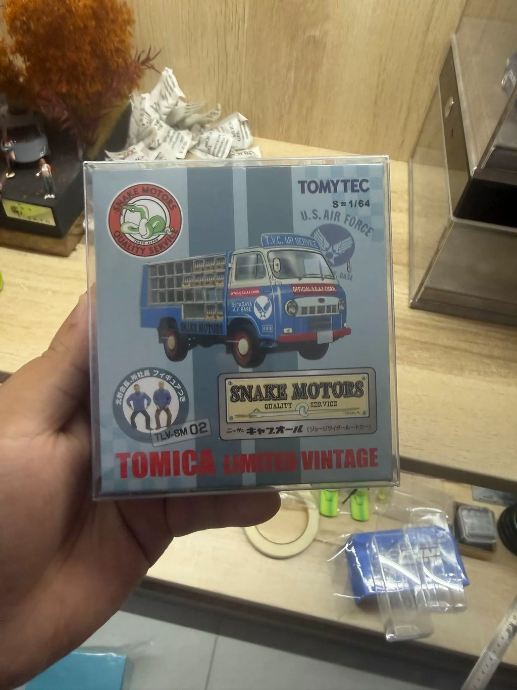 260926-toy-2 Tomica Limited Vintage Snake Motors TLV-SM02 Nissan Caball Tow Truck JASDF 1/64
