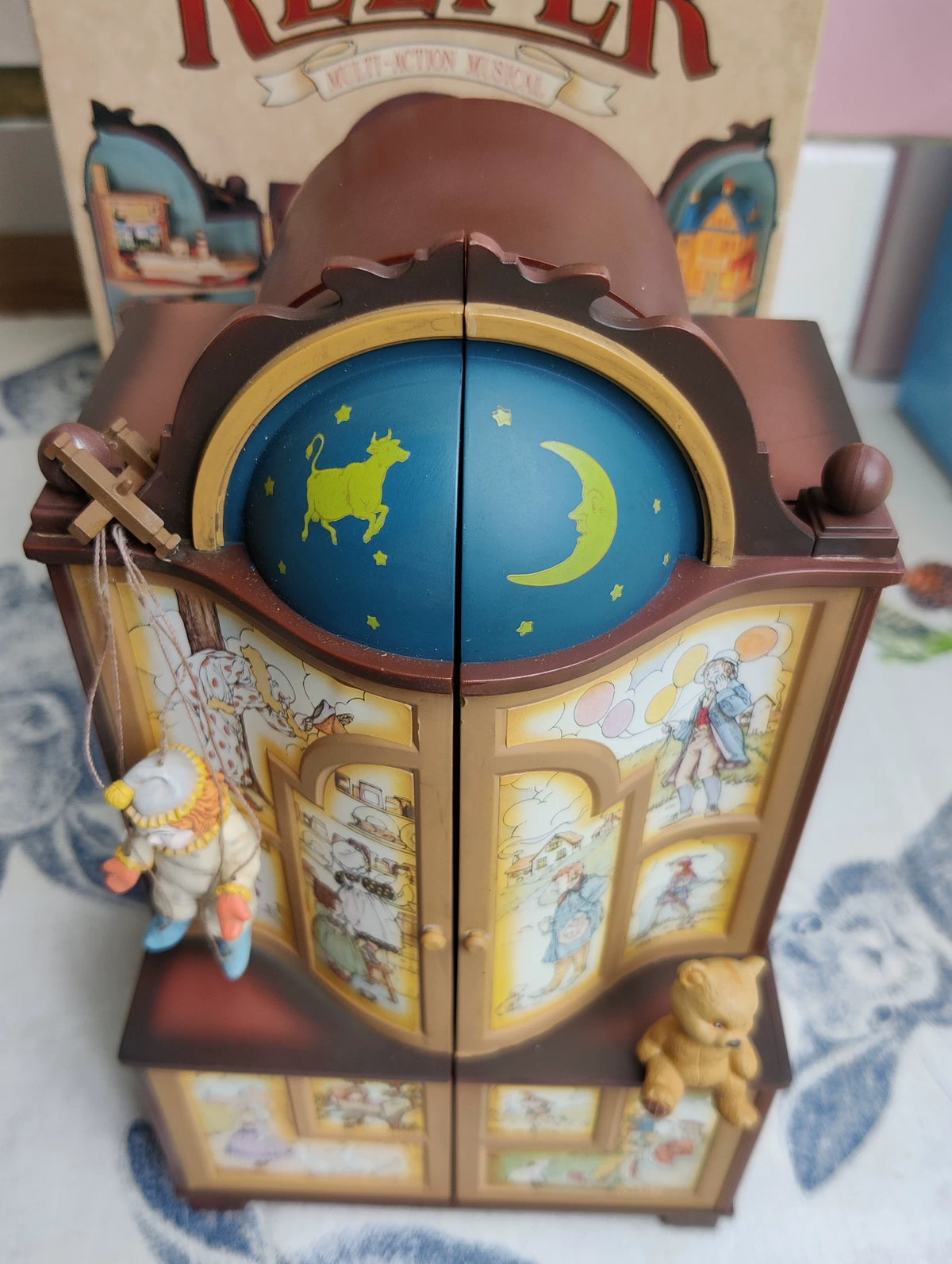 040926-doll-57 Spot enesco dreamer the dreamer keeper music box original box complete