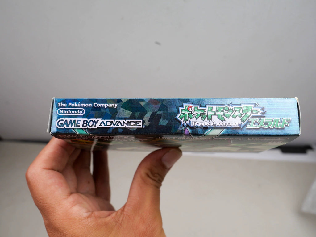 120926-toy-38 GBA game, Pokemon, Emerald, original Japanese card tape, color as shown in the picture, box said yes, with communicator, incomplete paper, some damage to the box, normal and archive, transparent protective box shipped.