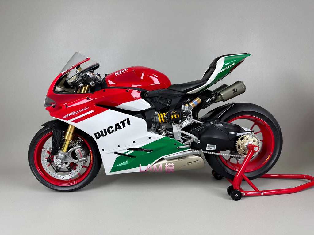 131026-toy-1 Pocher 1/4 Ducati 1299R FINAL EOITION+modification screws+full vehicle