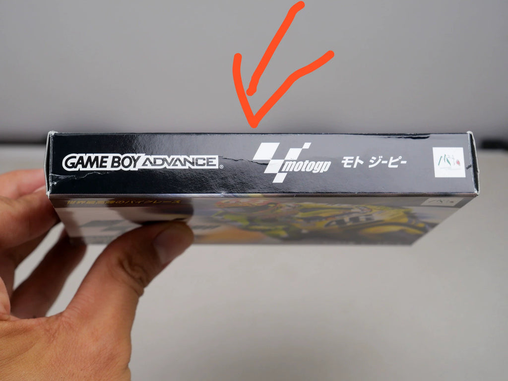 GBA game, motorcycle GP, original genuine cartridge, rare, coloring as shown in the figure, the box is full, the overall condition is very good, the side of the box is slightly indented, the chip memory, the function is normal, and the transparent