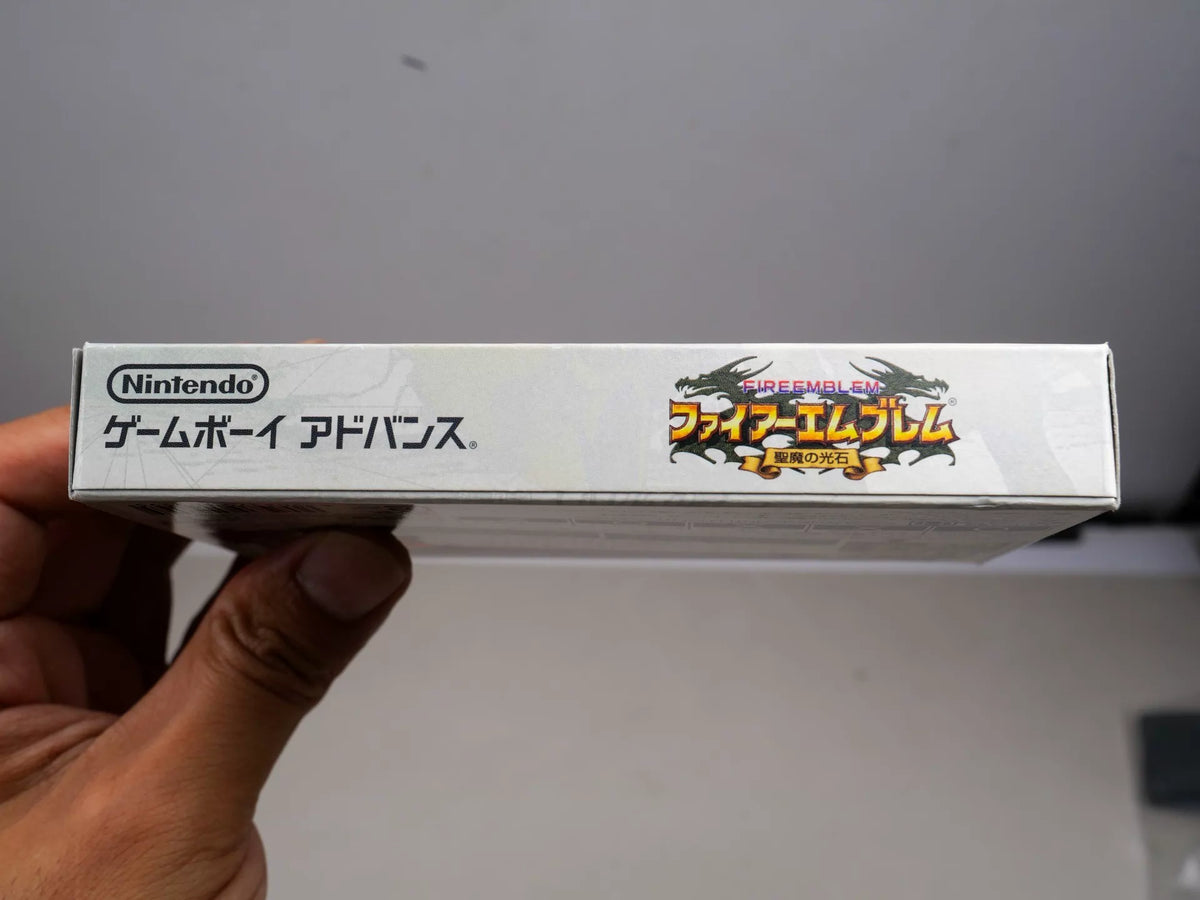 120926-toy-41 GBA game, flame emblem, holy devil light stone, original genuine, color as shown in the picture, box said to be full, medieval fine, card chip memory, normal function, free shipping transparent protective box.