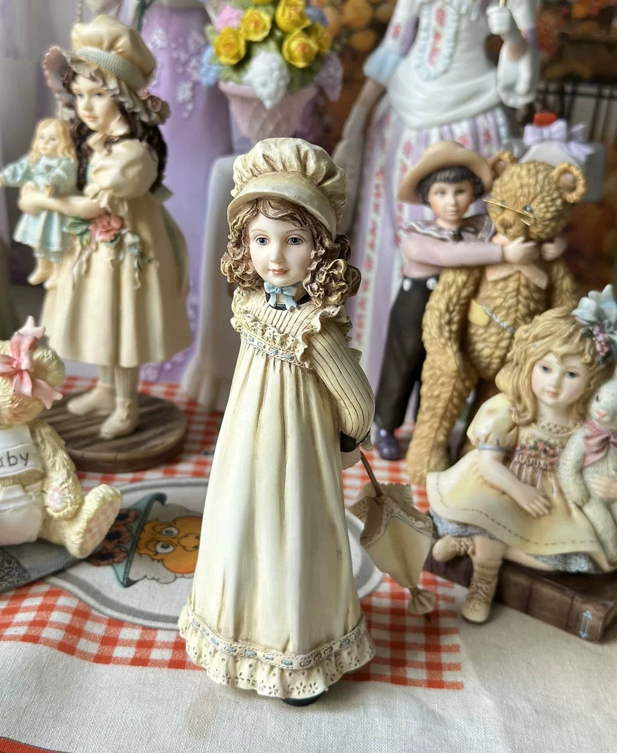 040926-doll-1 Antique Strong Soup Doll Victorian Style Little Girl Resin Ornaments