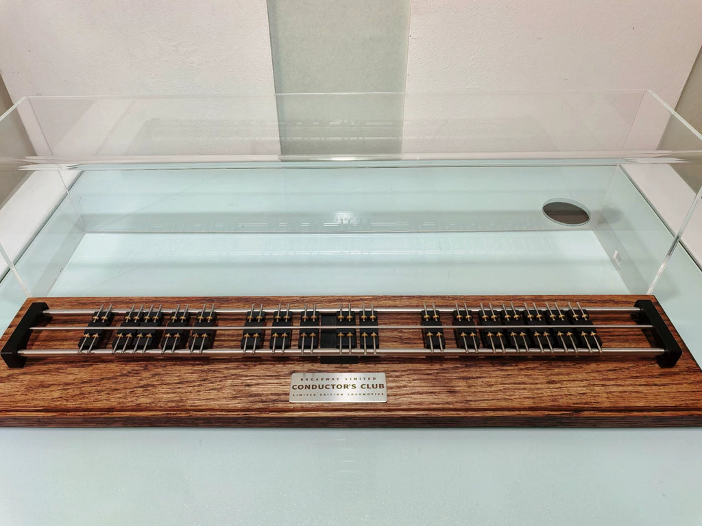 071026-toy-2 1/87 HO model train track treadmill display box