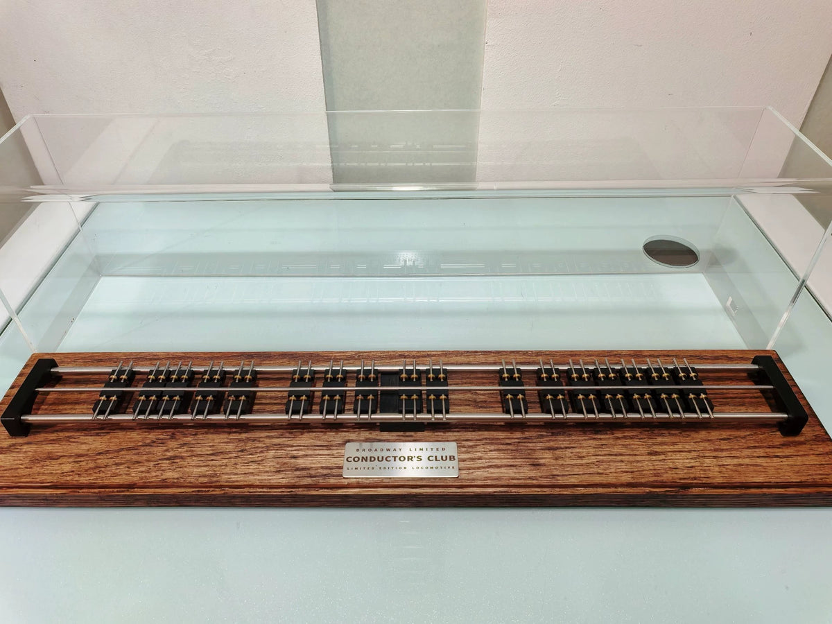 071026-toy-2 1/87 HO model train track treadmill display box