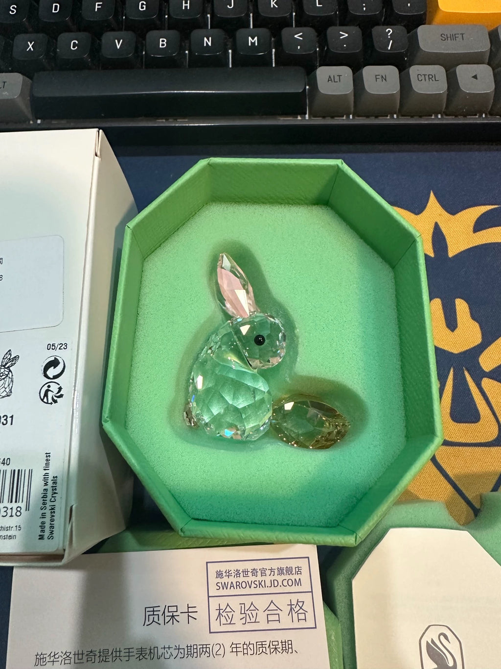 081026-toy-16 Swarovski Ornaments Fortune Seeking Bunny Crystal With Original Box No With Box