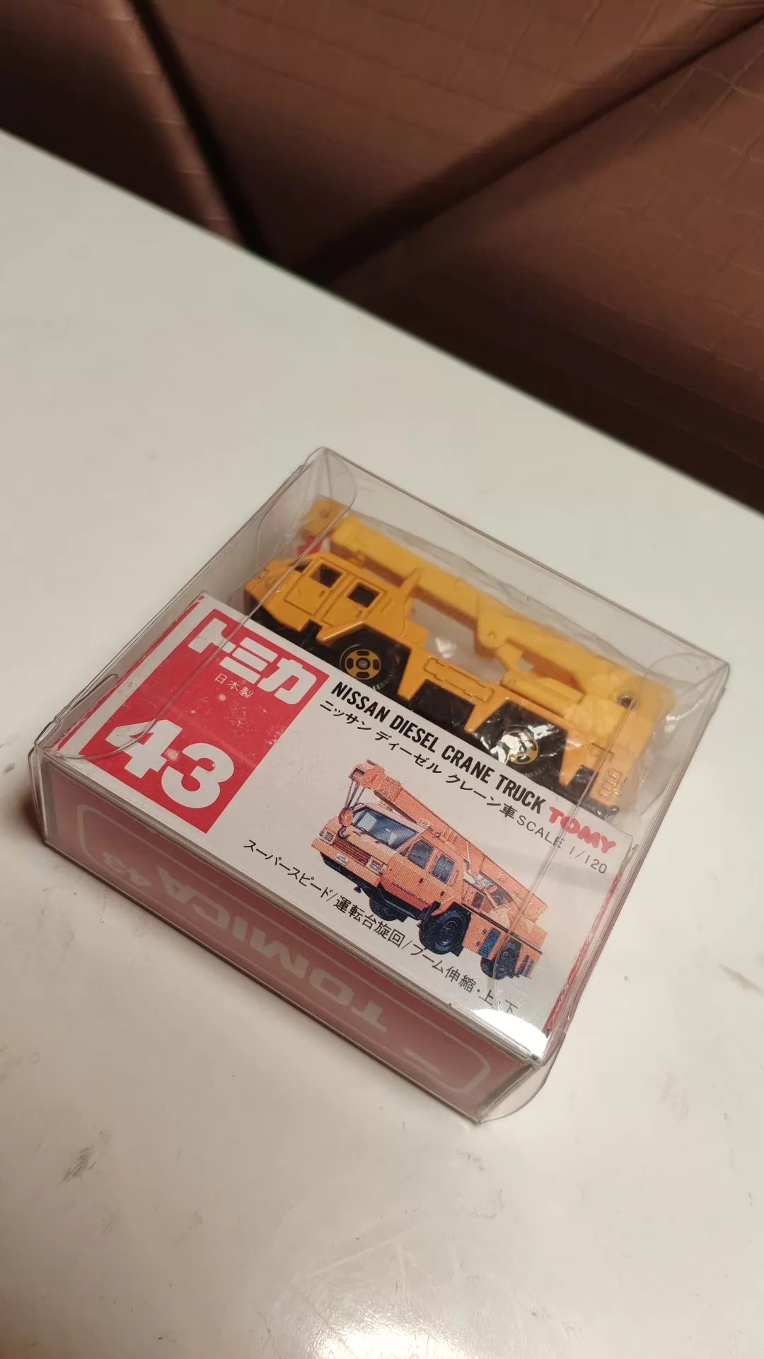 150926-toy-101 TOMICA 43 NISSAN DIESEL CRANE TRUCK