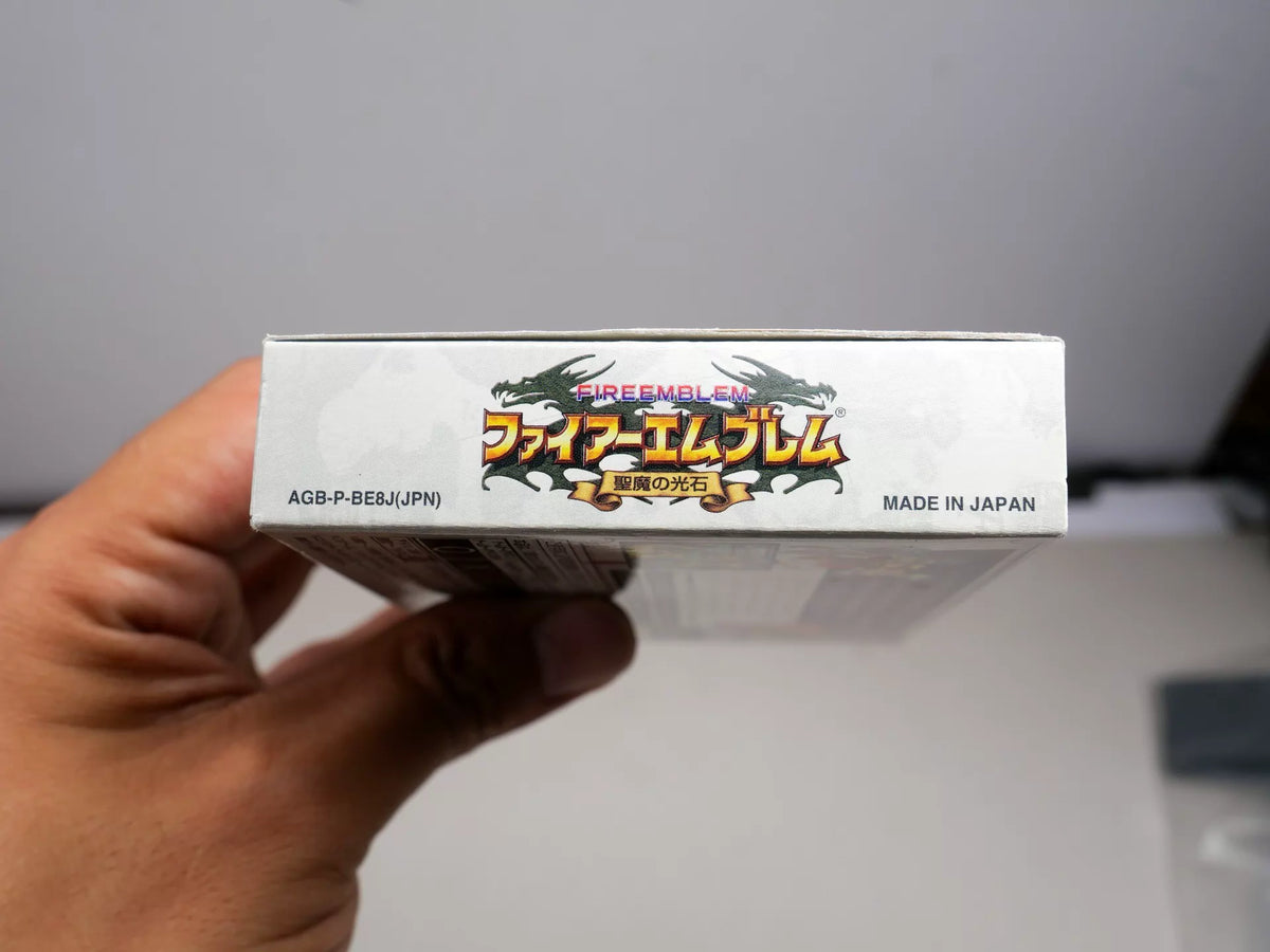120926-toy-41 GBA game, flame emblem, holy devil light stone, original genuine, color as shown in the picture, box said to be full, medieval fine, card chip memory, normal function, free shipping transparent protective box.