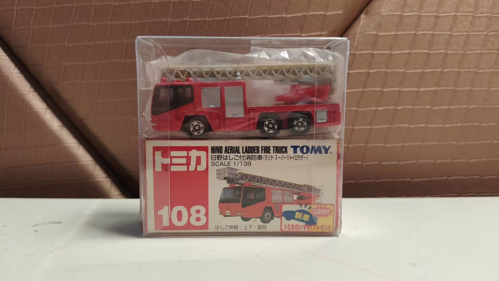 150926-toy-99 TOMICA 108 HINO AERIAL LADDER FIRE TRUCK